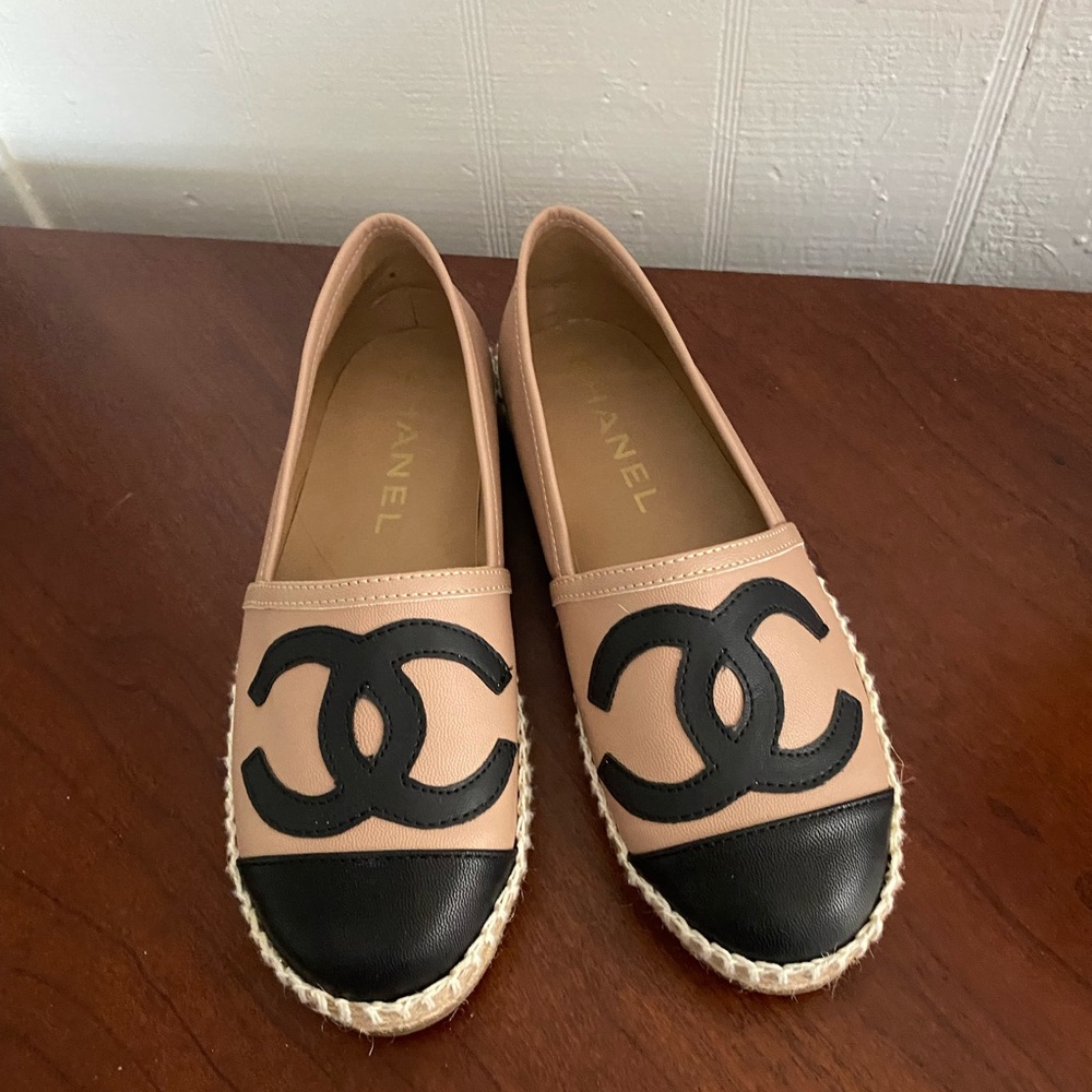 Chanel Women's Tan and Black Espadrilles